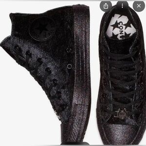 Miley Cyrus black velvet converse W/ glitter size 9.5 - RARE
